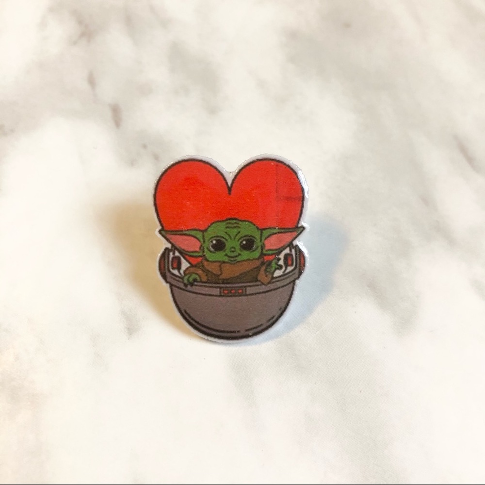 🎉 New The Mandalorian Baby Yoda Pin